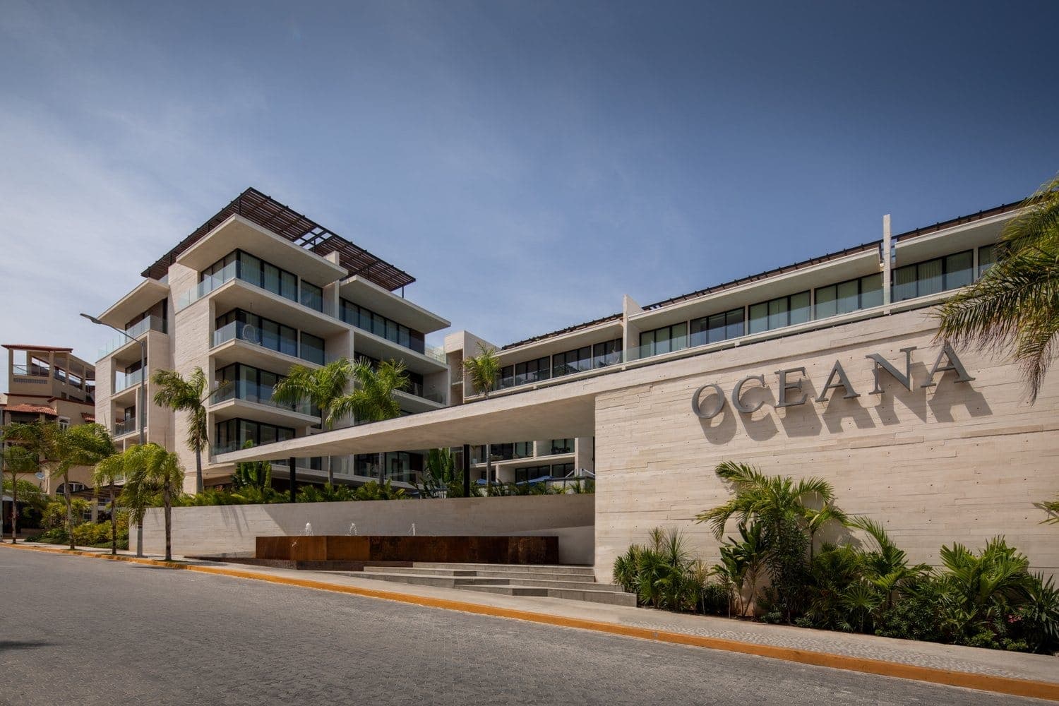 Entrance to the Oceana building in Playa del Carmen, with its name on the facade